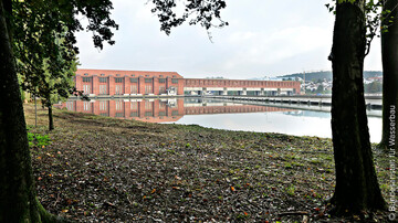 Weir and power station at the Kachlet barrier